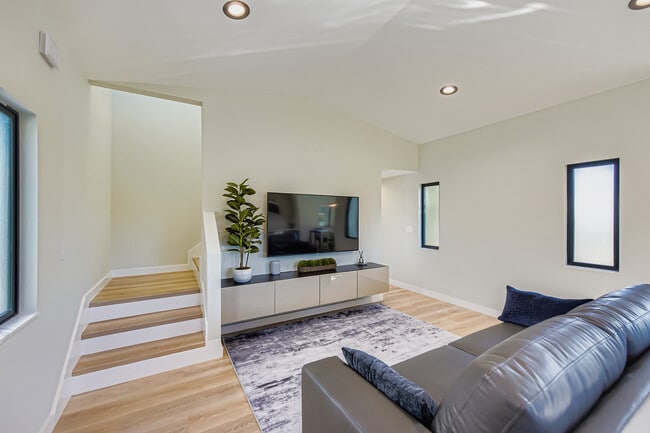 Photo - 1656 York Dr