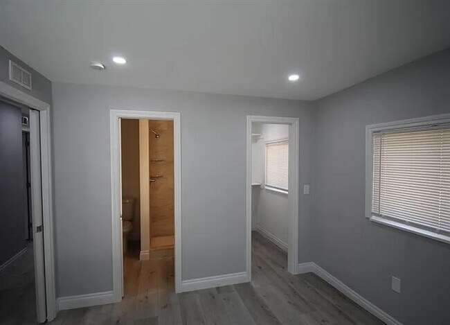 Photo - ELEGANT ALBERTA HOME