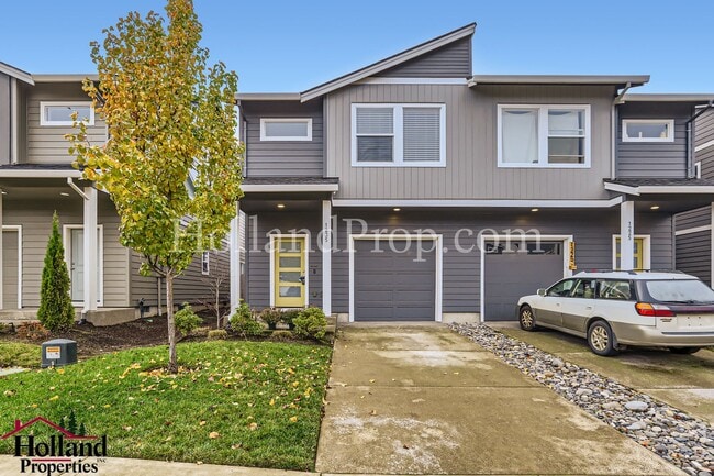 Building Photo - Gorgeous & Spacious Single-Home 3 beds 2.5 bath Available for you!