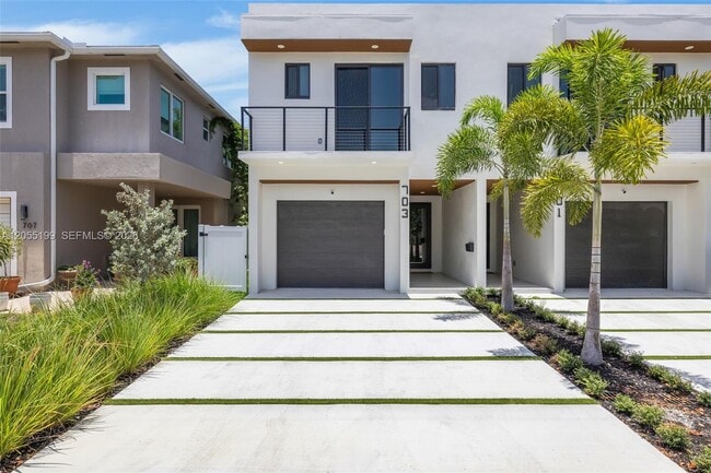 703 SW 17th St