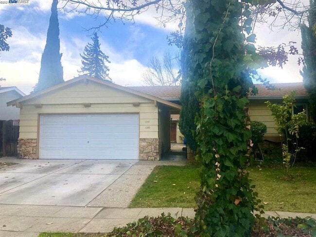 Photo - 1345 Kingfisher Way Rental
