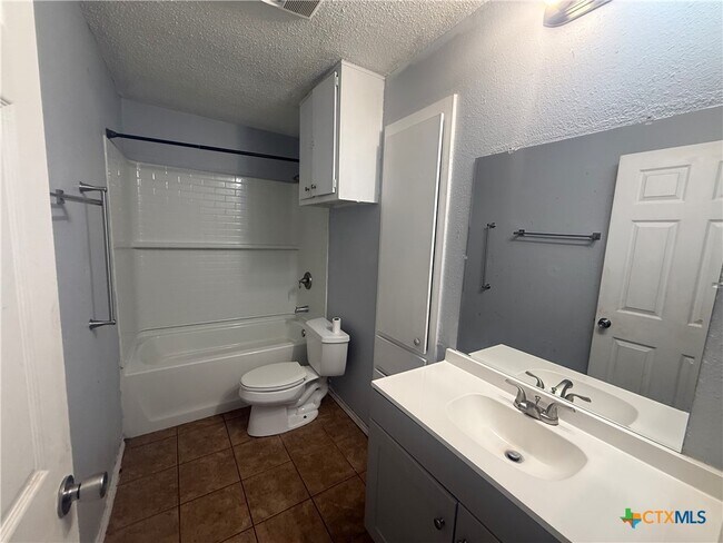 Photo - 106 Cockerham St