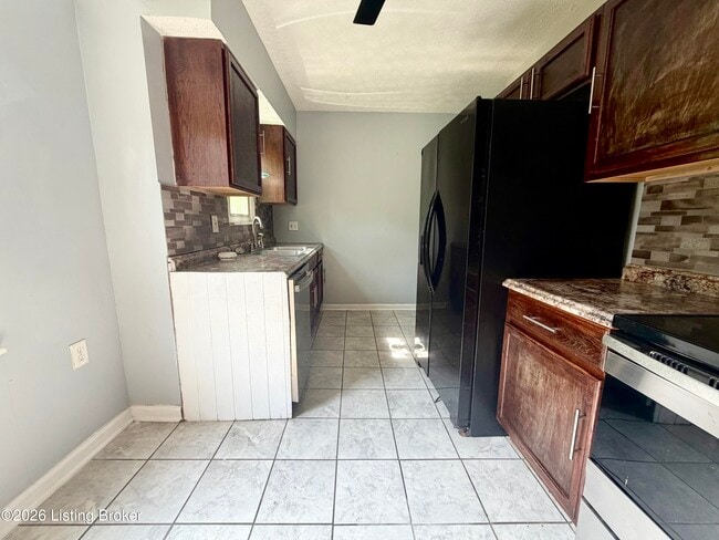Photo - 2706 Wyandotte Ave