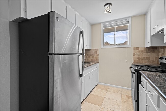 Building Photo - 5123 Del Monte Dr Unit 1 Rental
