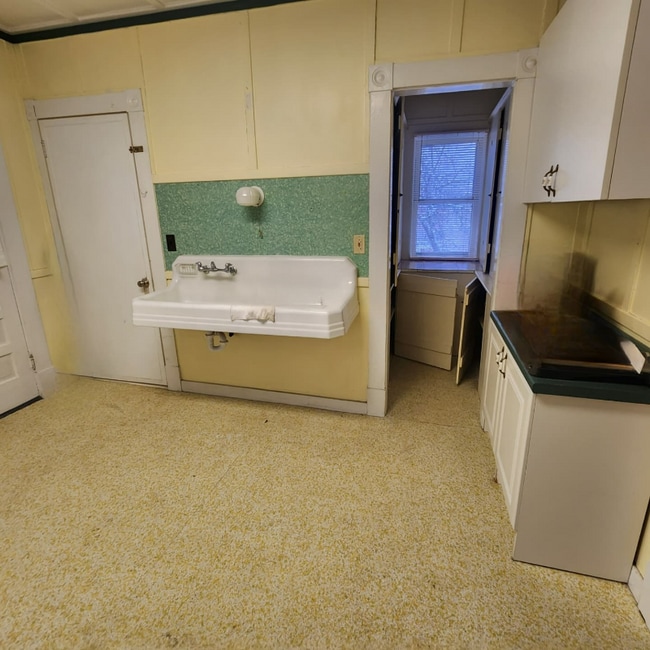 Photo - 12 Downing St Unit 2