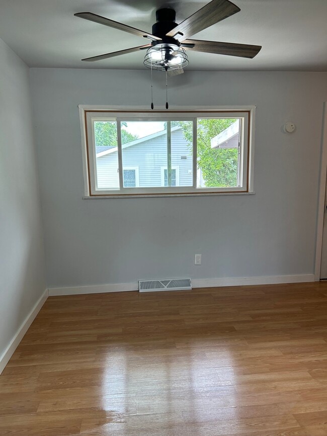 Photo - 1075 Gillingham Rd