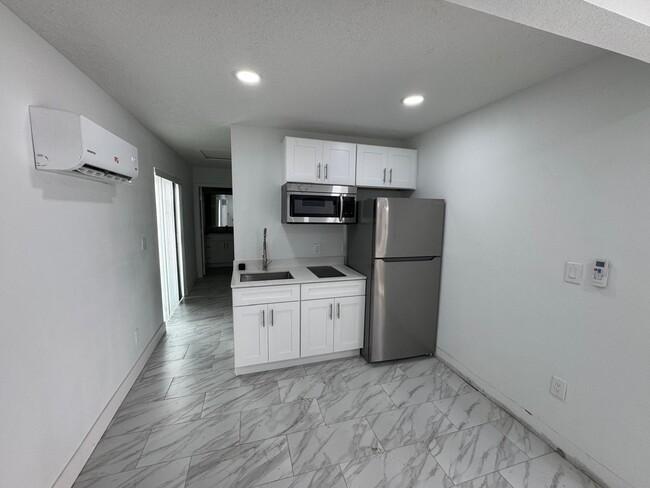 Building Photo - 4359 Cassius St Rental