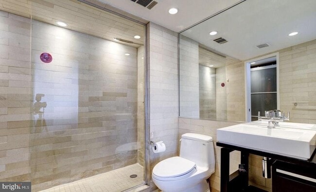 Photo - 3210 Grace St NW Unidad 308