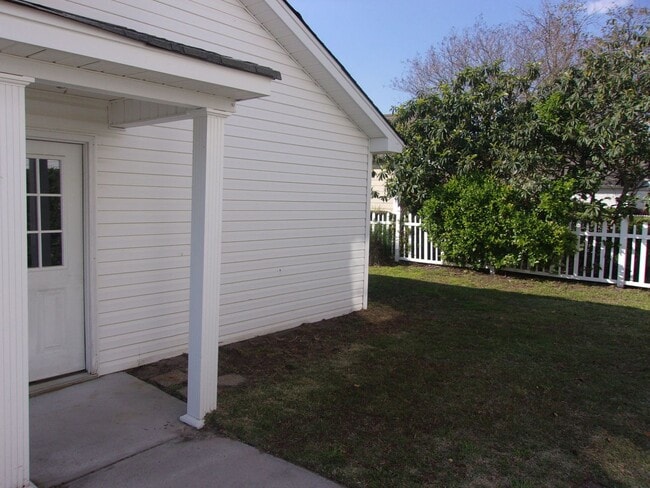 Photo - 3 Bedroom / 2.5 Bathroom with 2 car garage...