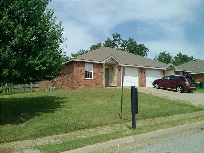 Building Photo - 303 Graystone Cir Rental