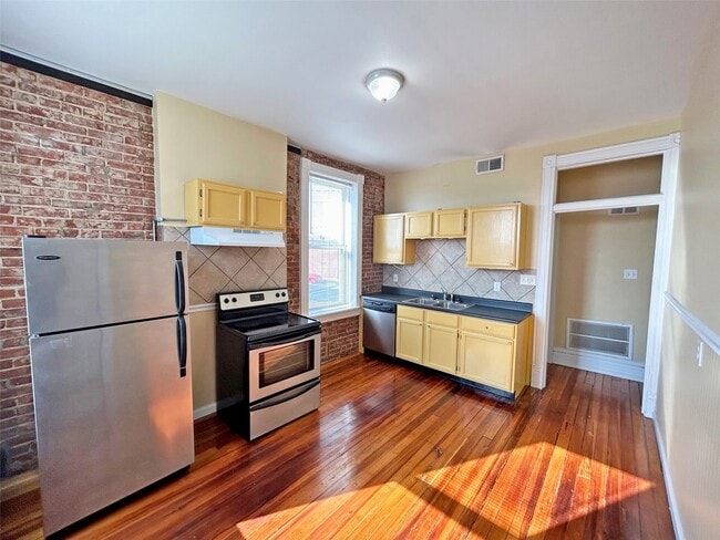 Photo - 4658-4660 Tyrolean Ave Unidad A- 2F- back