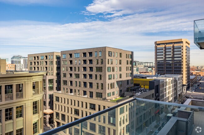 2BR, 2.5BA - 1,632SF - 16M