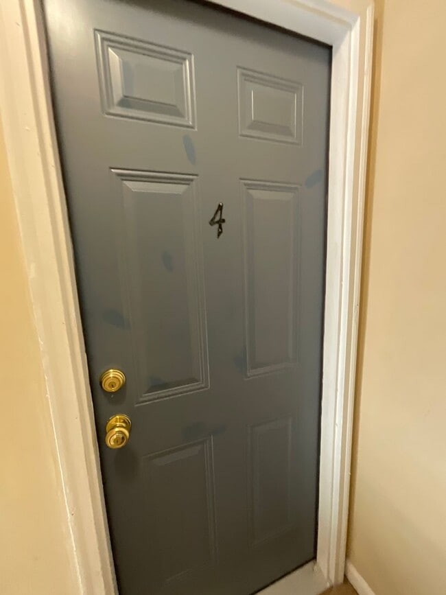 Photo - Absolutely Adorable two bedroom is move in ready! Unidad 16 Pollux Circle E. -Apt 4