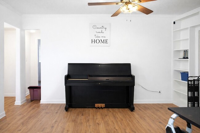 Photo - 506 Azalea St