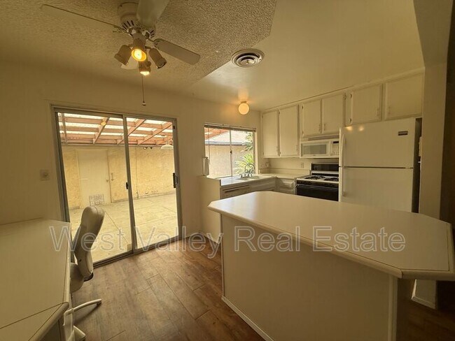 Photo - 302 Calvin St