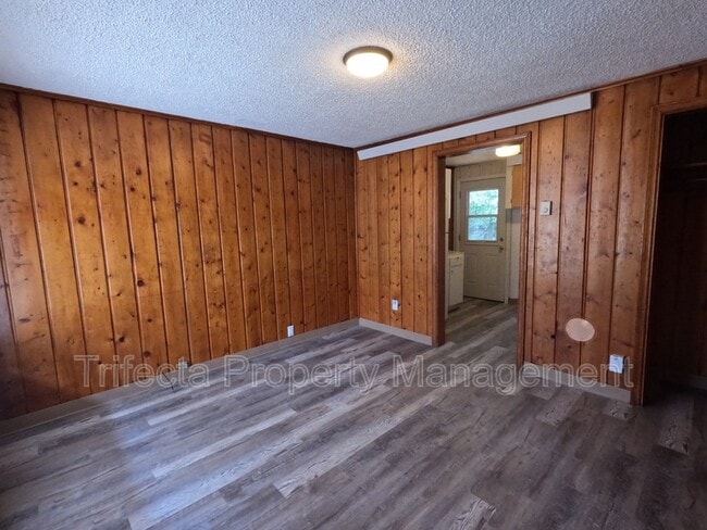 Photo - 105 E Stuart St