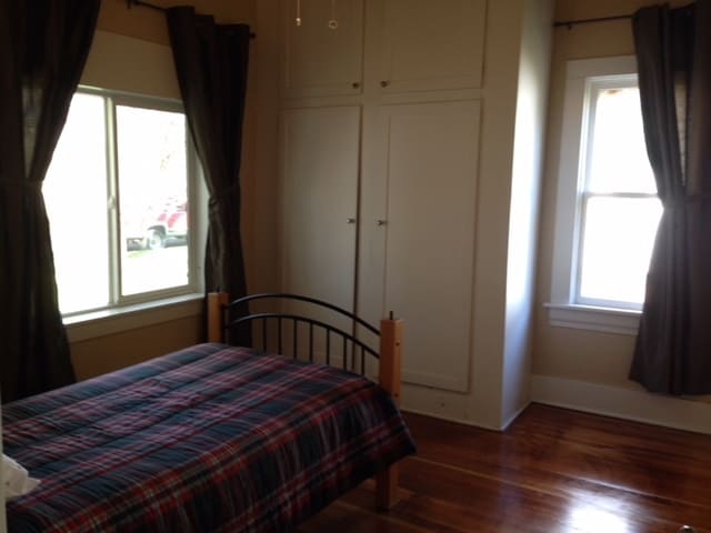 Bedroom - 908 S Jefferson St