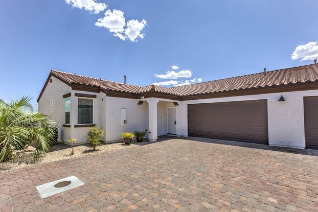 Building Photo - MUST SEE 3 bedroom Home!