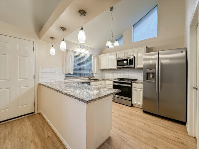 33 N Rain Forest Ct