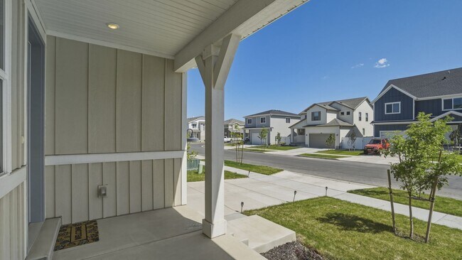Photo - Stylish 4 Bed Home in Saratoga Springs with Open Layout & Big Backyard!!