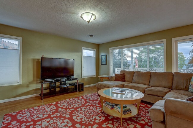 Building Photo - 247 NE Washington St Unit ID1247417P Rental