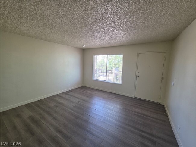 Building Photo - 615 S Royal Crest Cir
