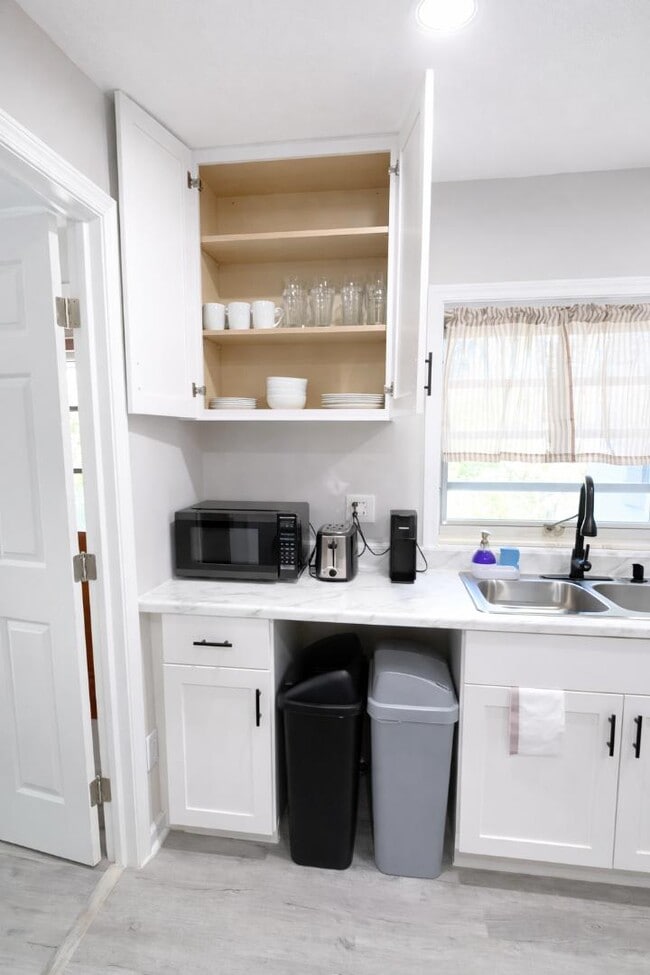 Photo - 807 Ave M SW