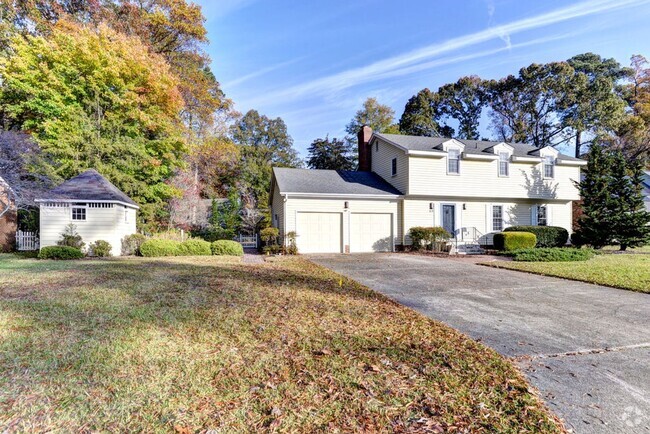 Building Photo - Beautifully Renovated Modern Home Nestled ...