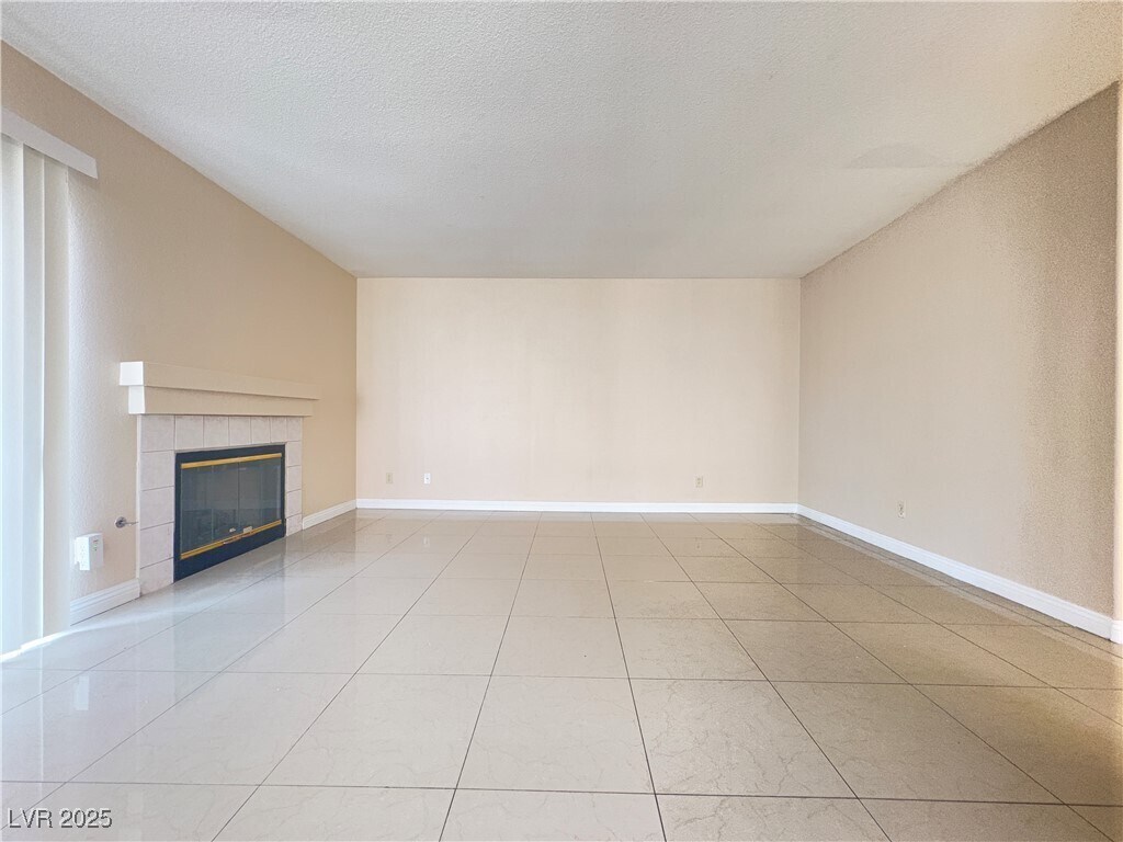 Photo - 924 Carmel Shrs Dr