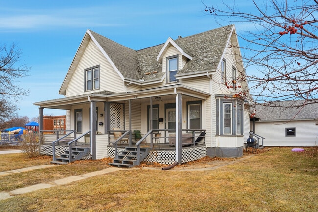 Building Photo - 412 W 4th St