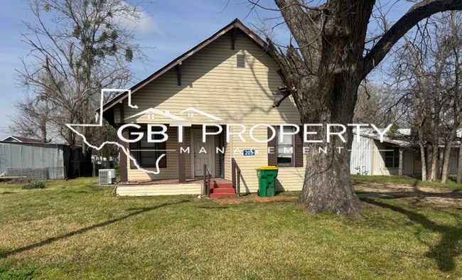 Building Photo - 2 Bedroom 1 Bathroom Home Downtown Kosse