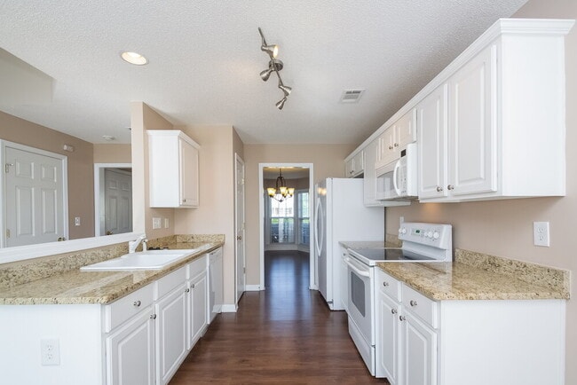 Photo - 203 Cleavers Cl