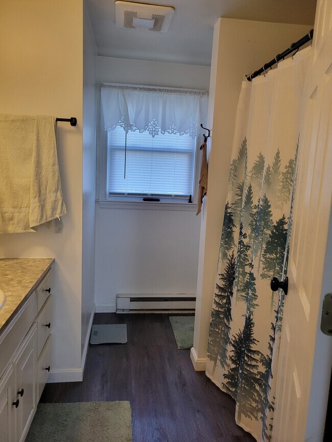 Photo - 635 N Middle Rd