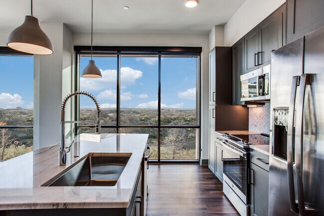 Photo - Aura Thirty2