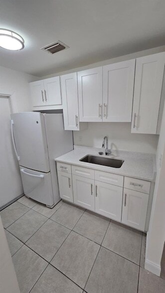 Photo - 632 W 2nd St