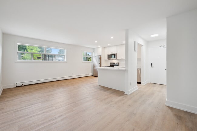 Photo - 10 Glenbrook Dr