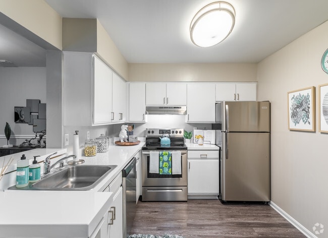 2 BR, 1 BA - 903 SF