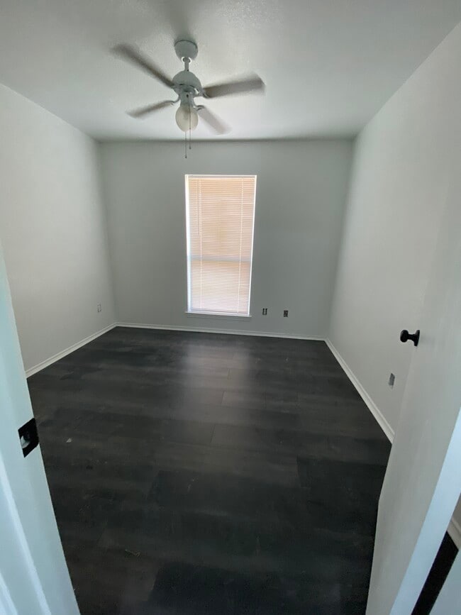 Photo - 3017 Hillsdale Ave