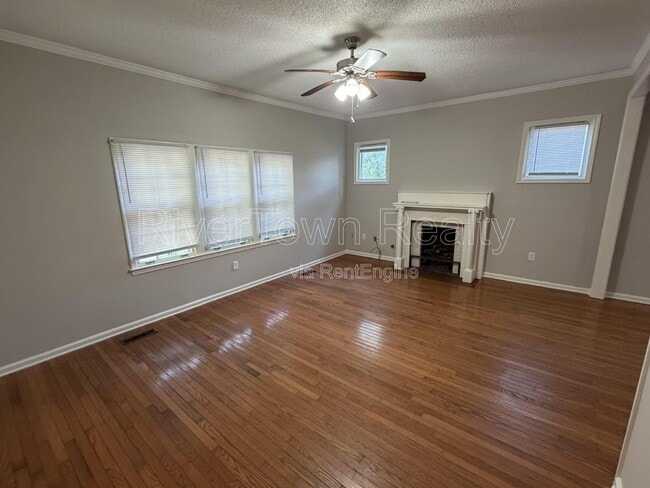 Photo - 736 Echles St