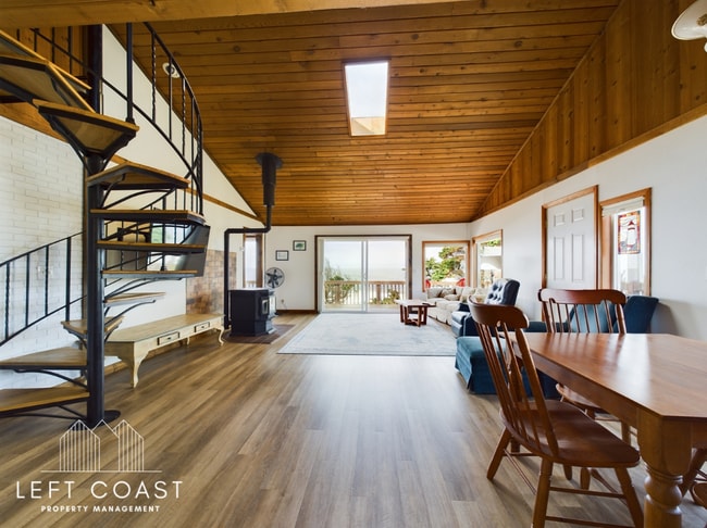 Photo - 1033 NW Inlet Ave