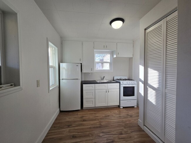 Building Photo - Newly Updated 1 Bed / 1 Bath Bungalow Rental