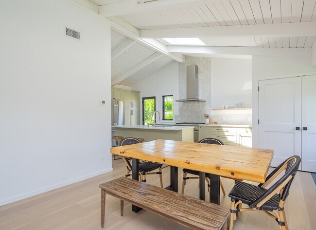 Photo - 147 Soundview Dr