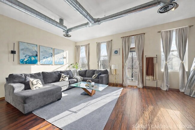 Photo - 1696 Simms St