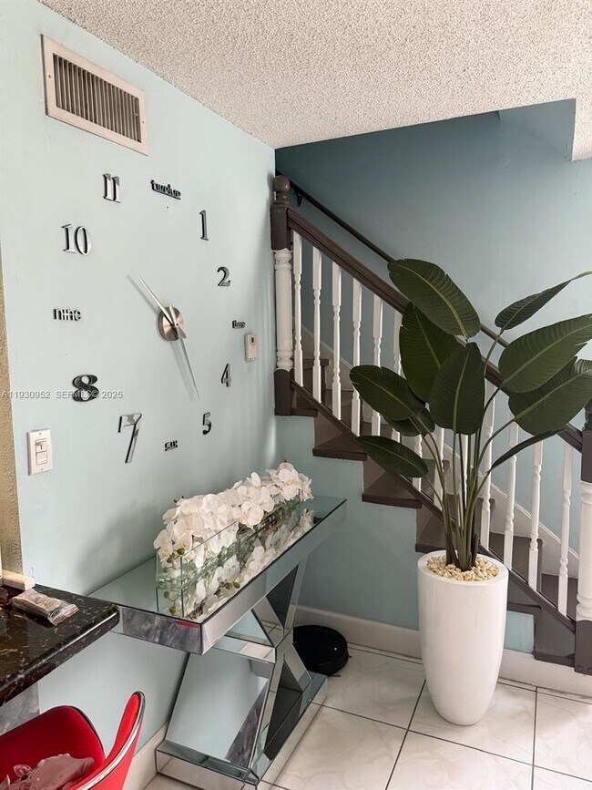 Photo - 1255 W 53rd St Unit 301