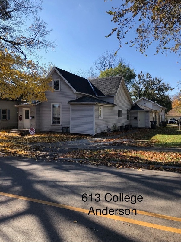 Building Photo - 613 College Dr