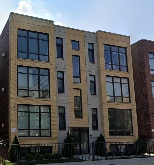 Photo - 3643 W Montrose Ave Unidad 3W Rental