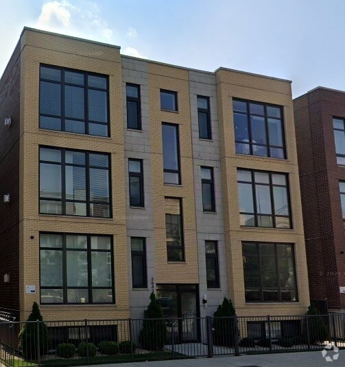 Building Photo - 3643 W Montrose Ave Unit 3W Rental