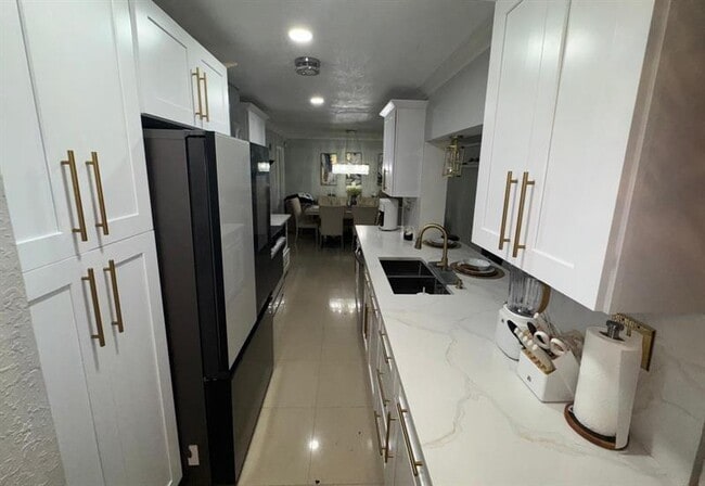 Building Photo - 6704 Inwood Rental