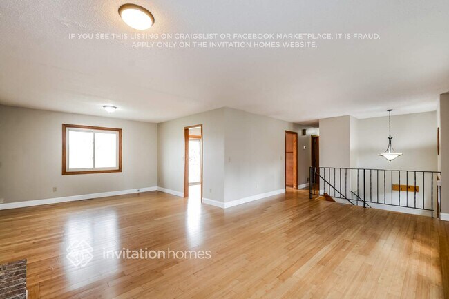 Photo - 7897 Kingsview Ln N