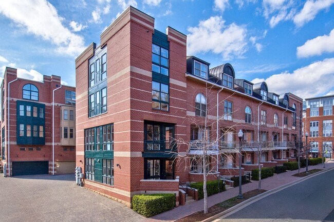 Building Photo - 1662 N Quinn St